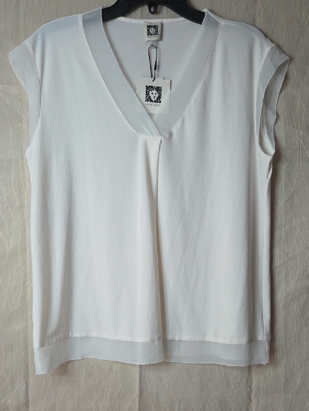 Anne Klein White Dove V-Neck Sleeveless Blouse